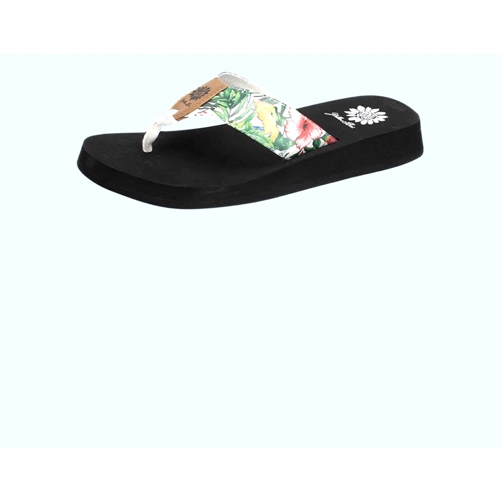 YELLOW BOX GILLAN  WHITE FLIP FLOP medium width  New FIRM price ( no bargain)